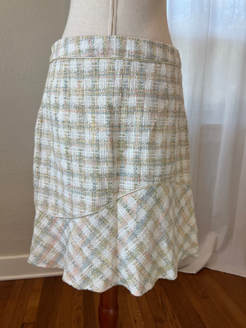 kenzie Cotton Tweed Asymmetrical Flared Skirt with Ribbon Accent. Size 8 - Picture 7 of 9